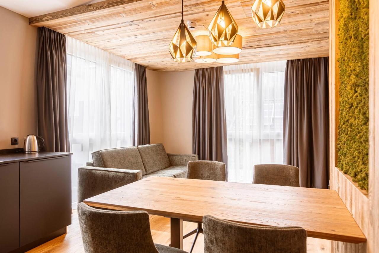 Zillertal Suites Fuegen By Alps Resorts Экстерьер фото